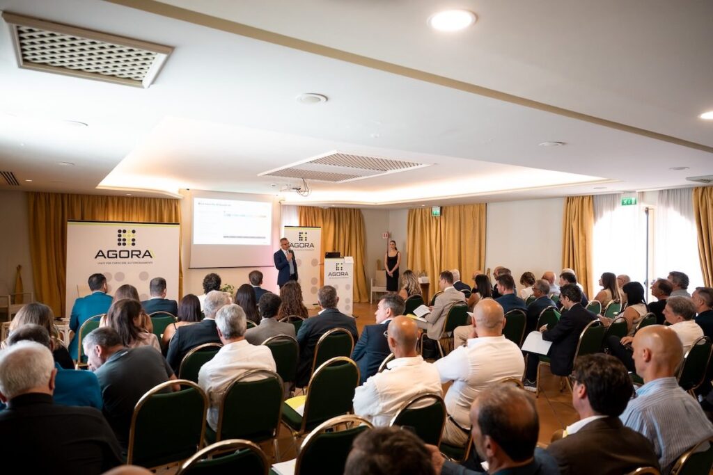 UN MOMENTO DELLA PRESENTAZIONE DEL PIANO INDUSTRALE