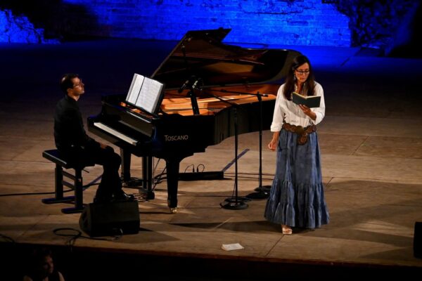 Taormina arte successo allalba per svegliare il giorno ambra